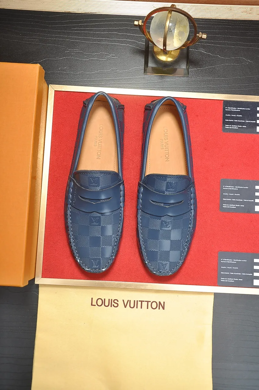 Men's men's shoes 💰420💶 [LV Doudou shoes] (water-dyed cowhide lining) new model is on the market, available on the official website. The new Doudou shoes are processed into single-color materials, and the uppers are made of imported cowhide material. The body of the shoe is fully hemmed with mark thread, and is lined with imported original cowhide leather. The elegant shoe shape is super suitable for all-matching, and the size is 38-44.